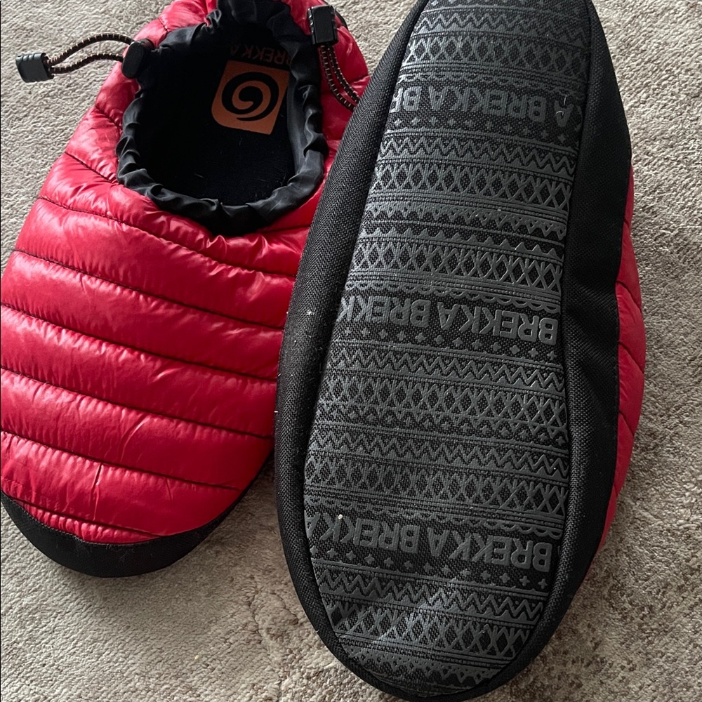 BREKKA Red Quilted Slip-On slippers Brand New